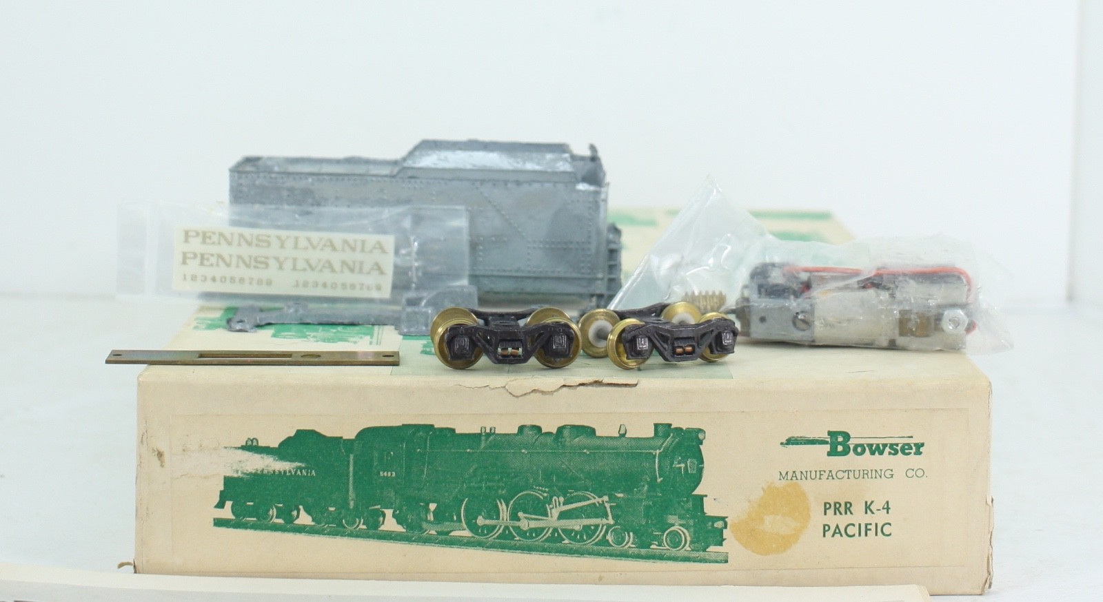 HO Scale Bowser Pennsylvania Railroad K-4 4-6-2 Locomotive Kit