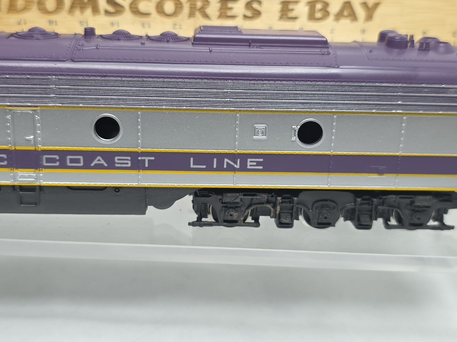 AHM/Mehano HO Scale ACL Atlantic Coast Line E8 Diesel Loco AA Power & Dummy Runs