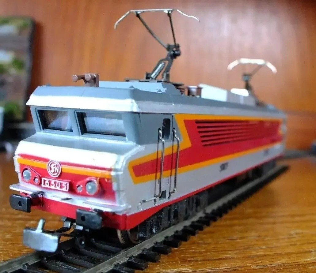 Jouef 8436M HO gauge SNCF CC 6500 electric loco in silver/red livery