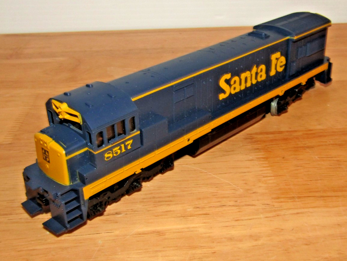 Athearn HO 3501 Santa Fe U33-C Powered Engine Diesel Locomotive 8517 NEW