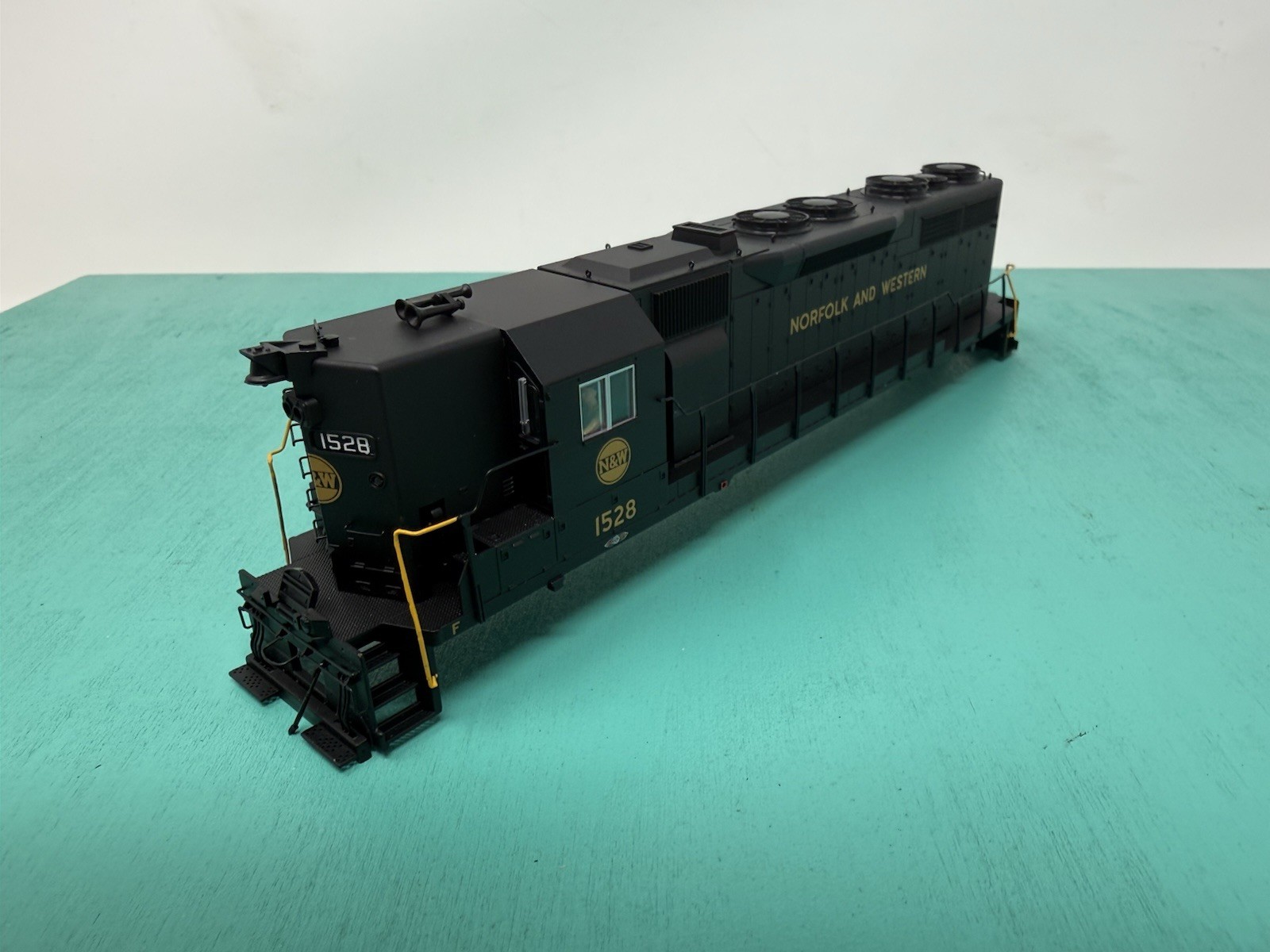 Atlas HO- SD35 – Shell Only – N&W