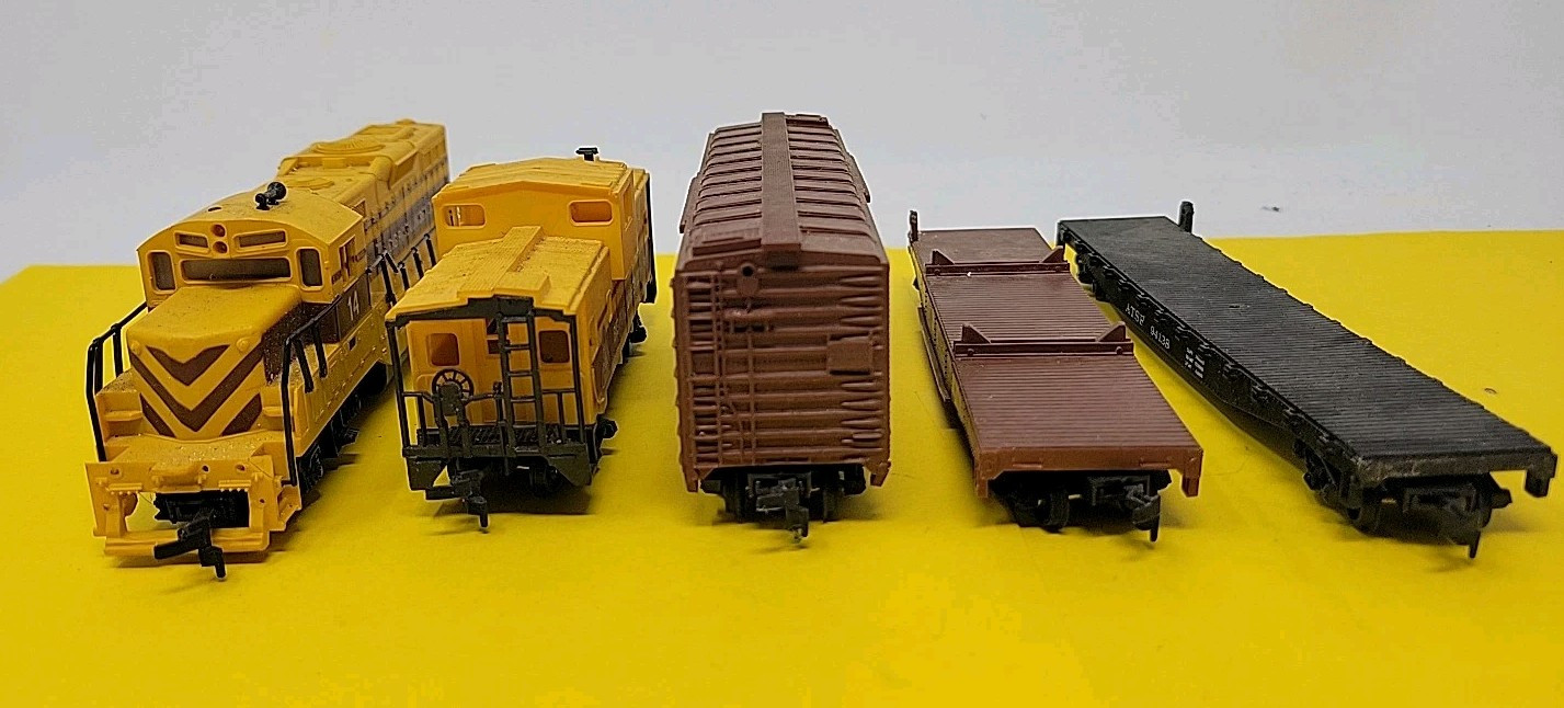 Lot 5 Cox HO Railroad Cars Big Pine Lumber/Northern Pacific NOT Tested Hong Kong