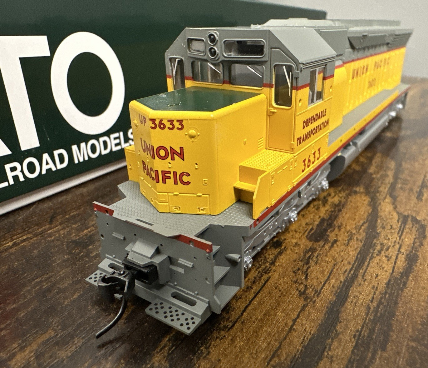 KATO HO #37-1717 EMD SD45 Diesel Locomotive Union Pacific #3633 Runs Well LNIB!