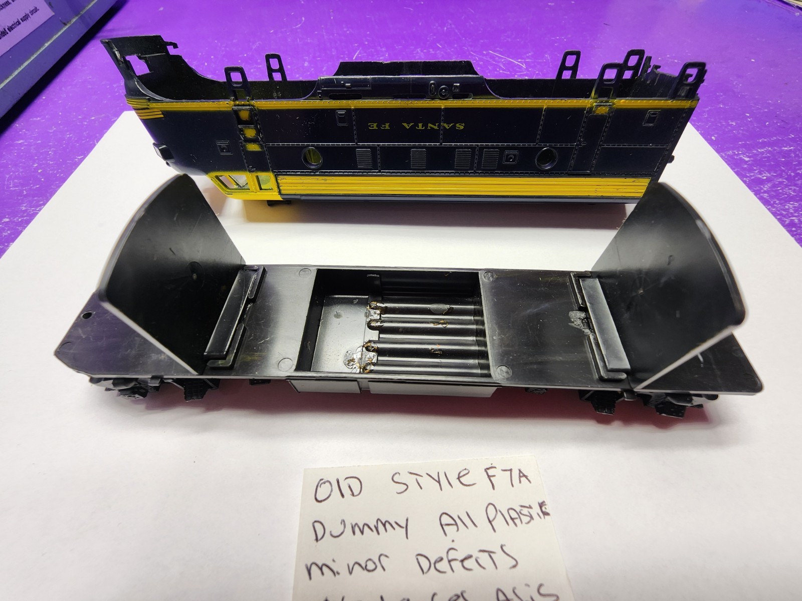 AS IS DUMMY HO SCALE SANTA-FE ATHEARN F7A LOCOMOTIVE OLD STYLE ALL PLASTIC LOT