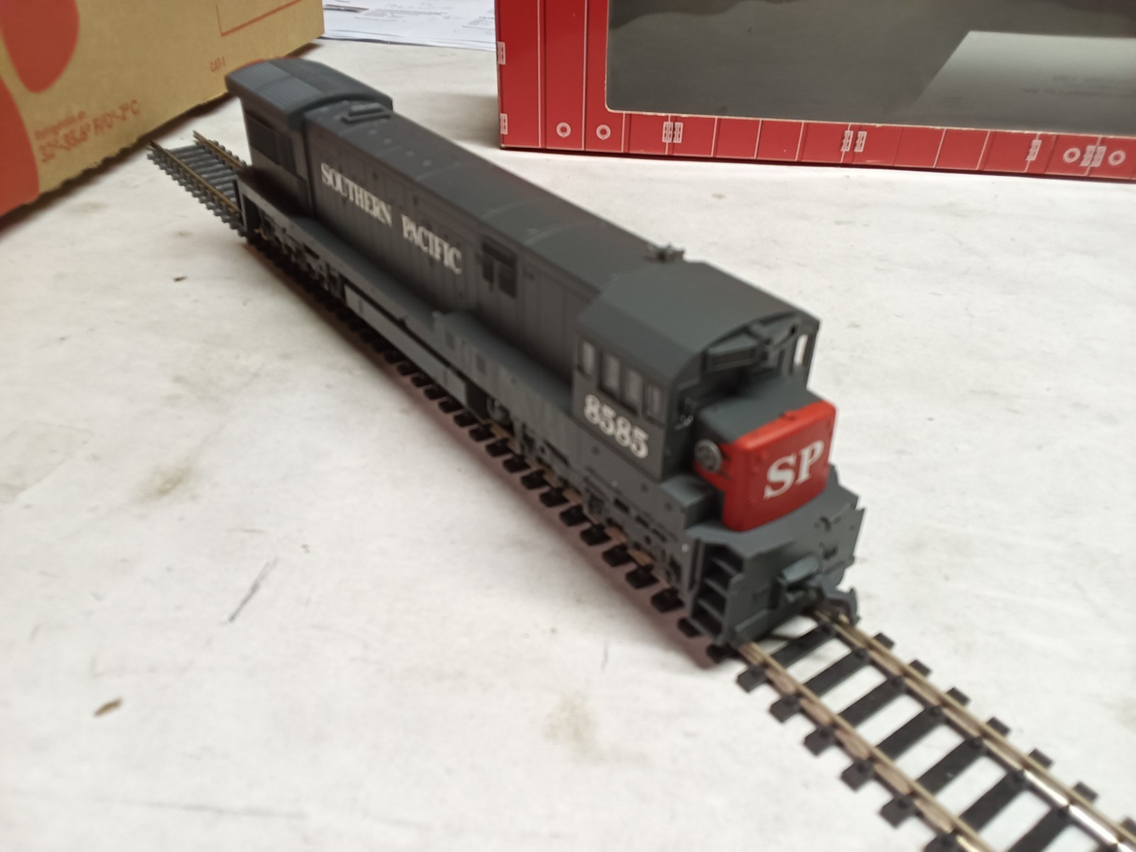 C-8 Atlas DC HO scale U33C SP #8526 road #8585 NOS diesel engine locomotive #27