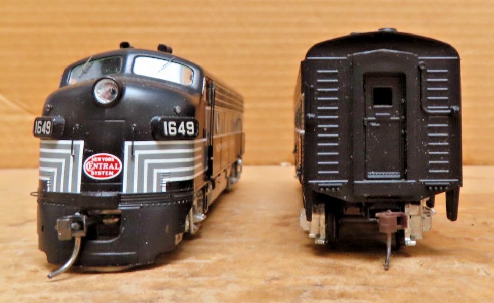 ATHEARN GENESIS NEW YORK CENTRAL F7-A POWERED & F7-B DUMMY HO SCALE
