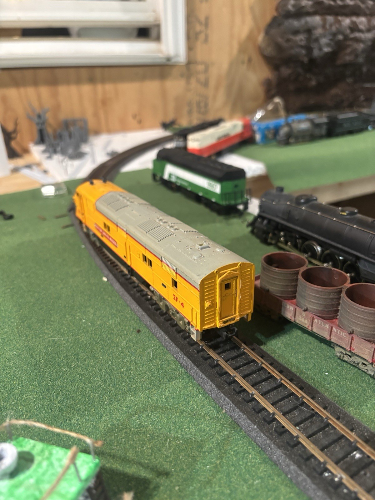 HO Gauge Diesel Locomotive 1:87 City of San Francisco SF-4 Yellow/Gray/Red