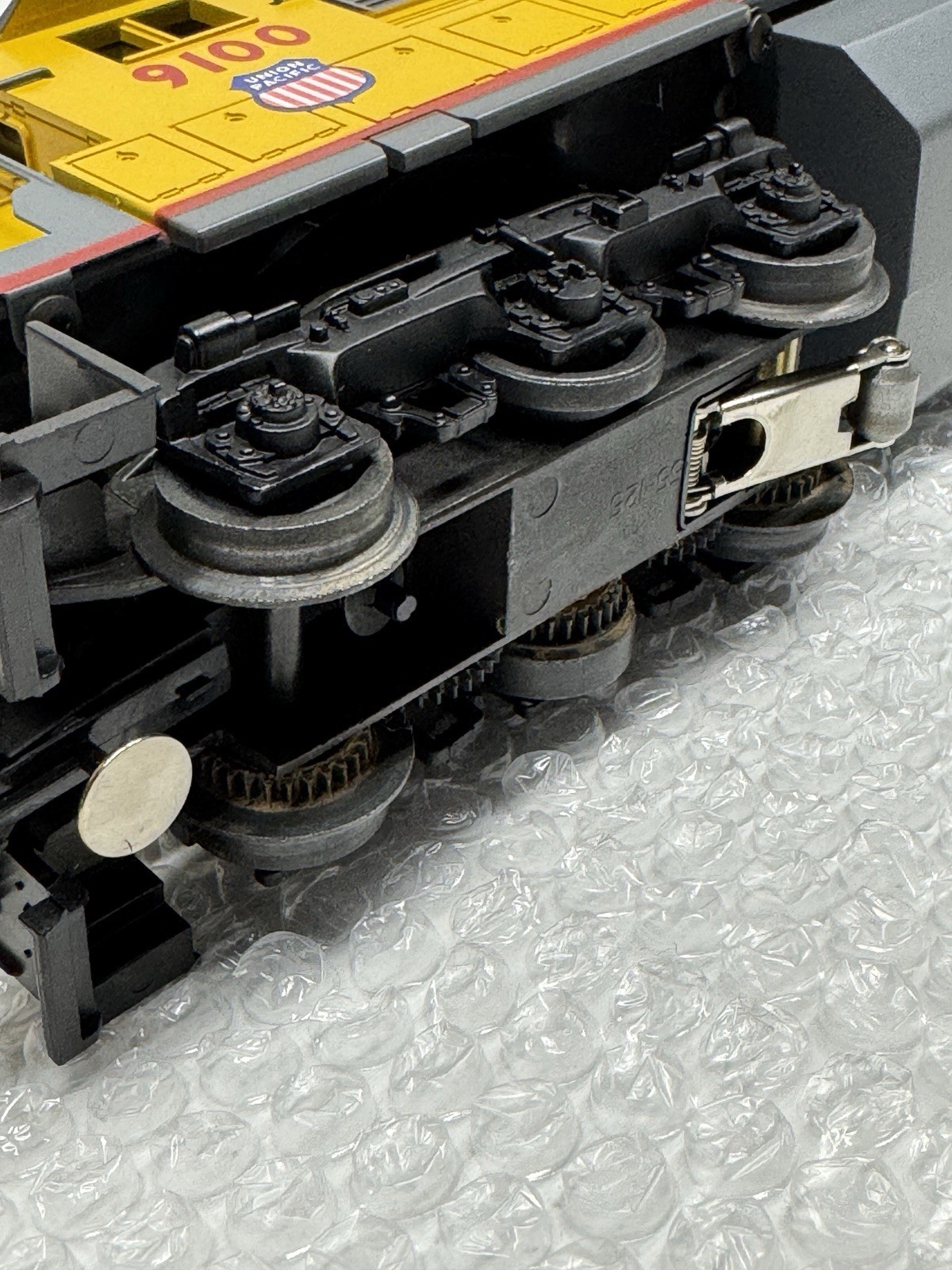Lionel 6-18205 UNION PACIFIC DASH-8 40C Diesel Locomotive #9100