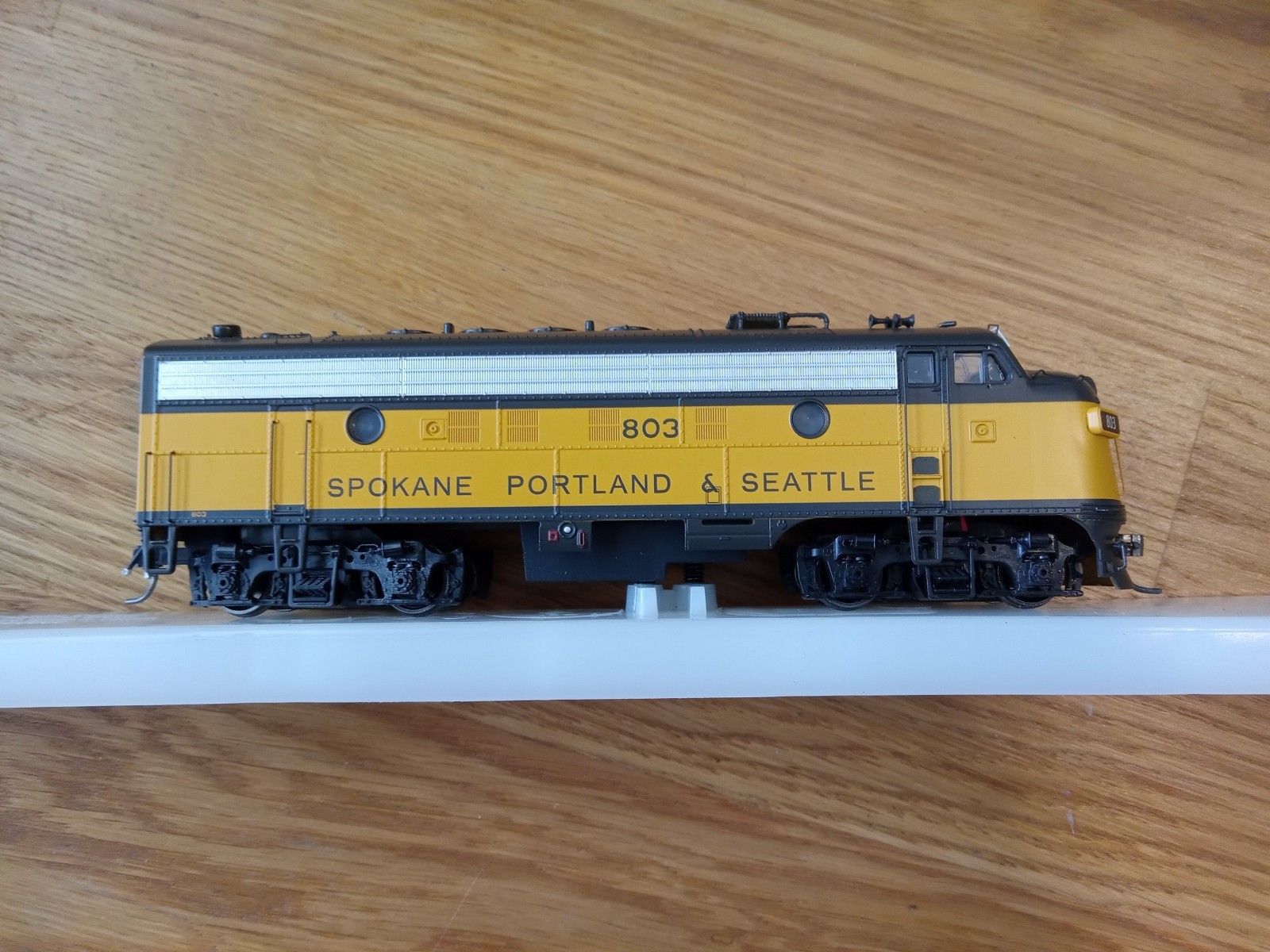 Bowser Executive Line #24072 F-7 A Spokane Portland & Seattle 803 Diesel – HO
