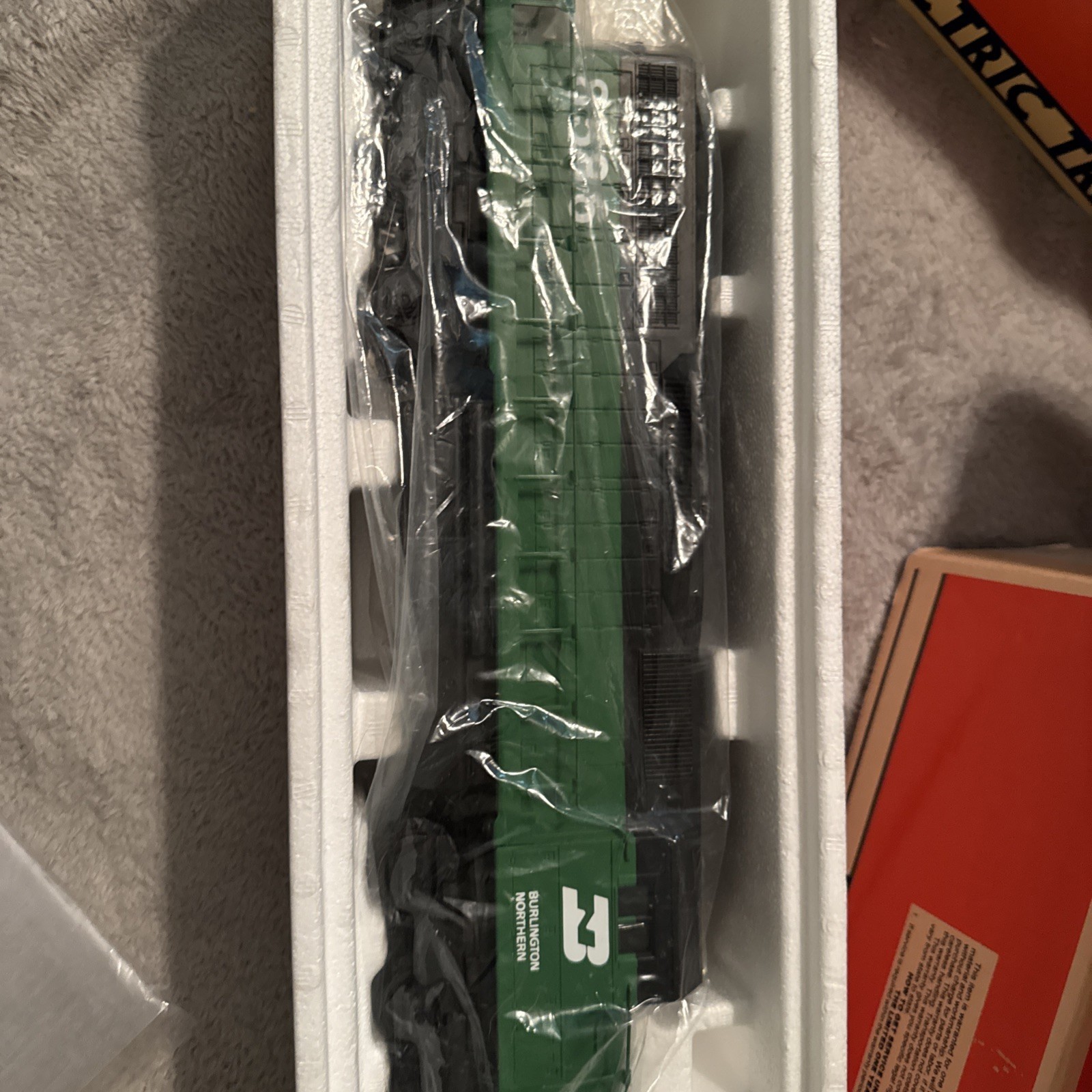 Lionel 6-18208 O Gauge Burlington Northern SD-40 Dummy Diesel Locomotive #8586