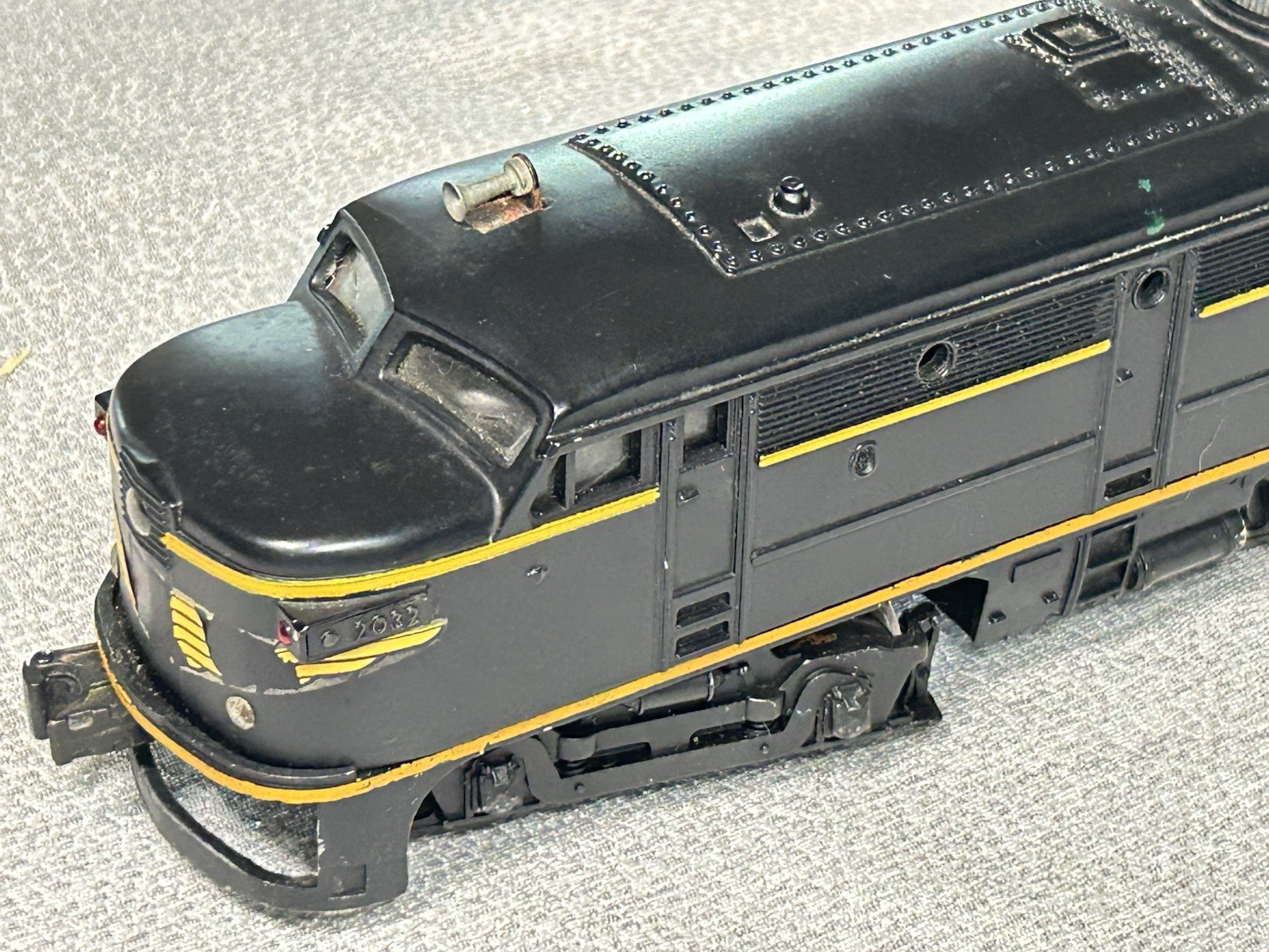 Lionel Postwar Erie Alco AA Diesel Set 2032 Powered & Dummy Runs w/ Light Horn