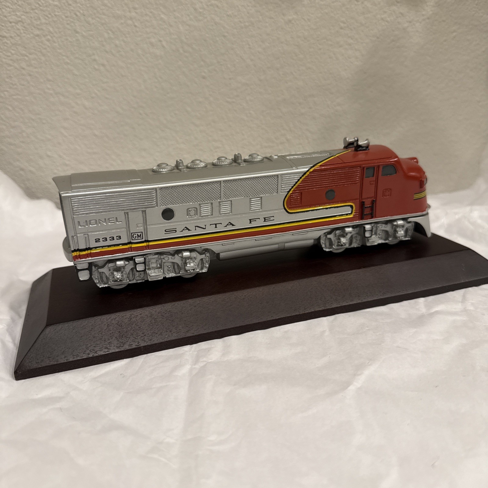 Vintage Avon The Lionel 1948 Santa Fe F3 Diesel Engine Train 1992 #2333