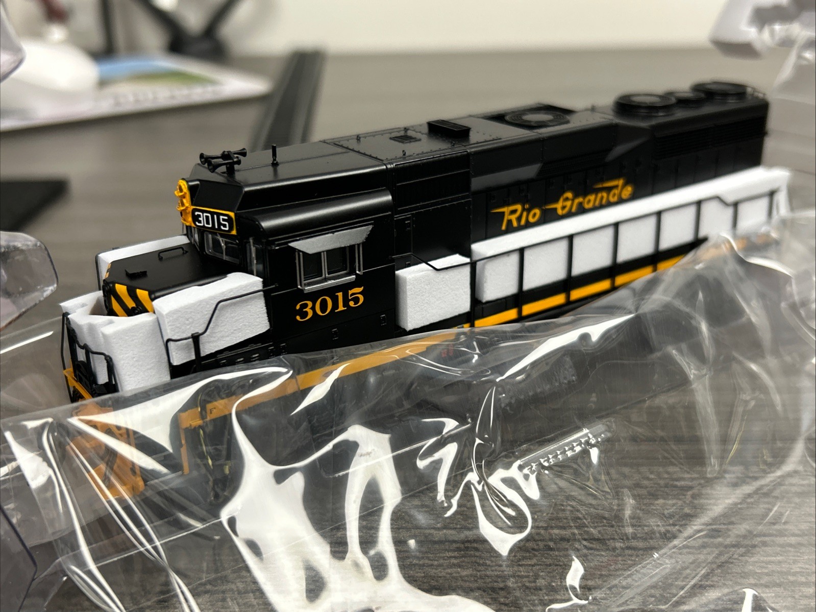 Broadway Limited HO #9570 EMD GP30 Locomotive D&RGW #3015 DCC Rdy NIB – CC