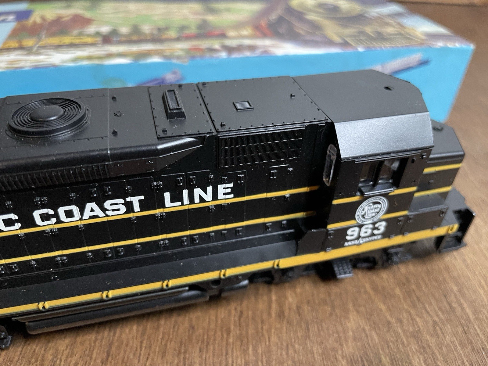 Athearn HO Blue Box Atlantic Coast Line GP35 Diesel Engine #963-Unpowered Dummy