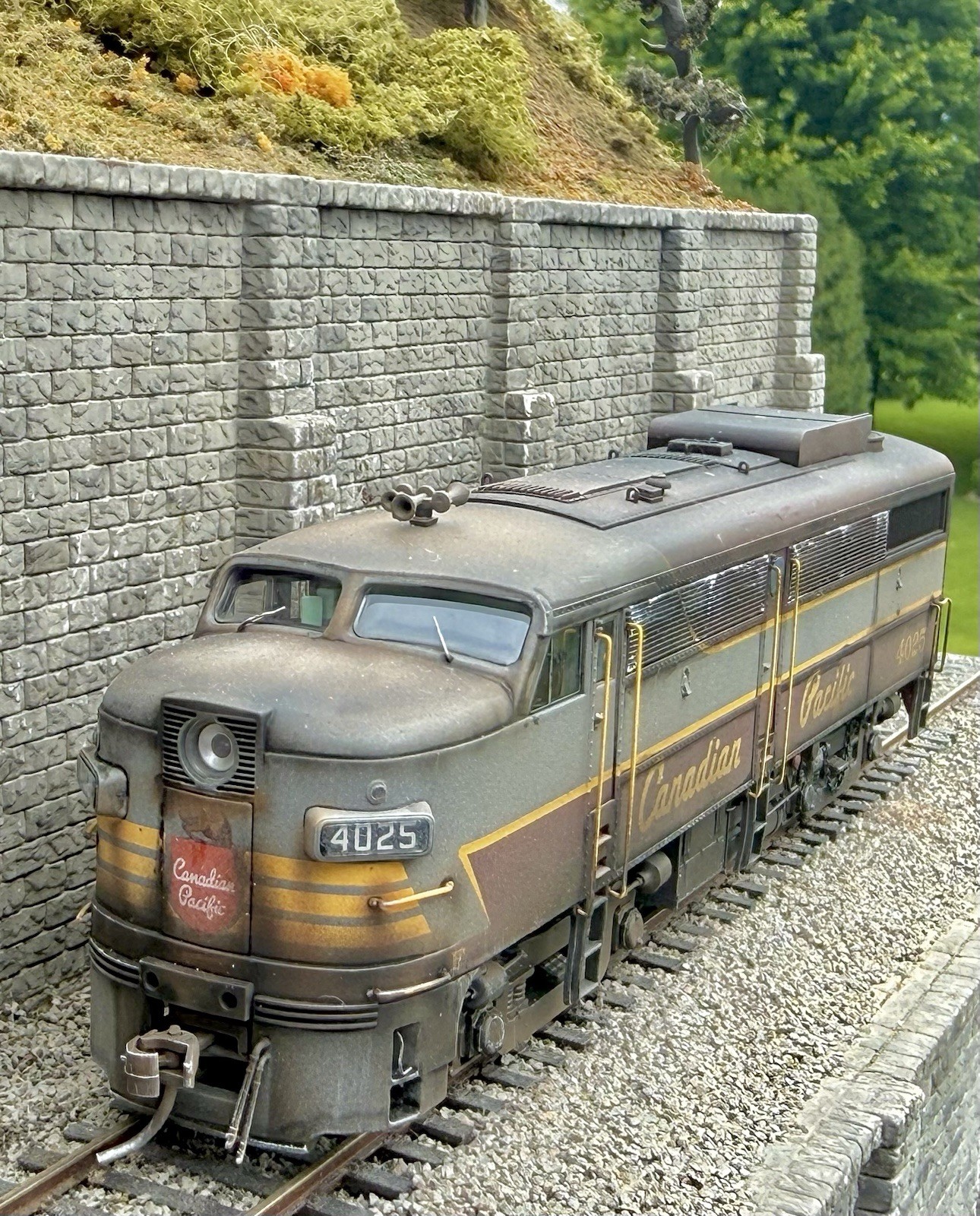 HO Scale Rapido CP ALCo PA-1 and PB-1 Diesel Locomotives DCC/Sound/weathered