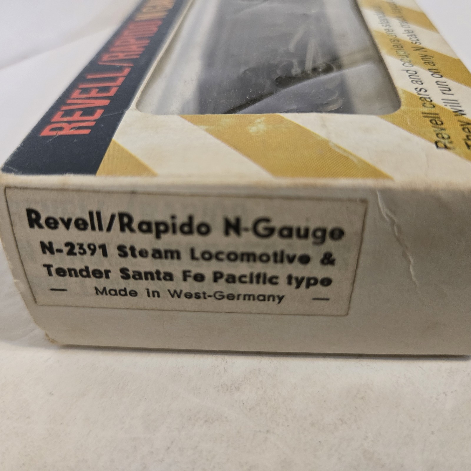 Revell Rapido N Scale Santa Fe 4-6-2 Pacific w/ Tender. Runs. West Germany