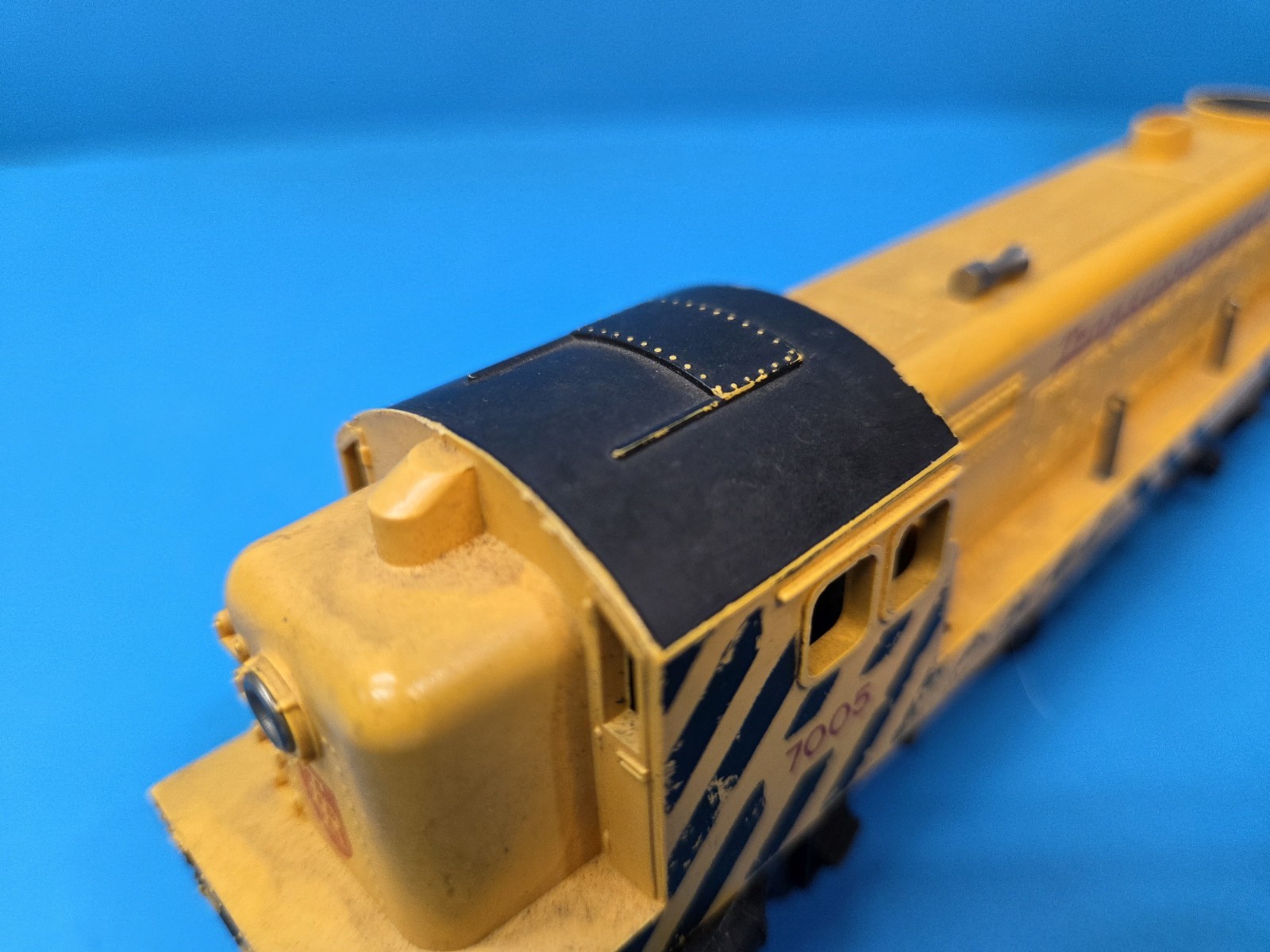 Tri-ang R155 Transcontinental RS2 Switcher Yellow 7005