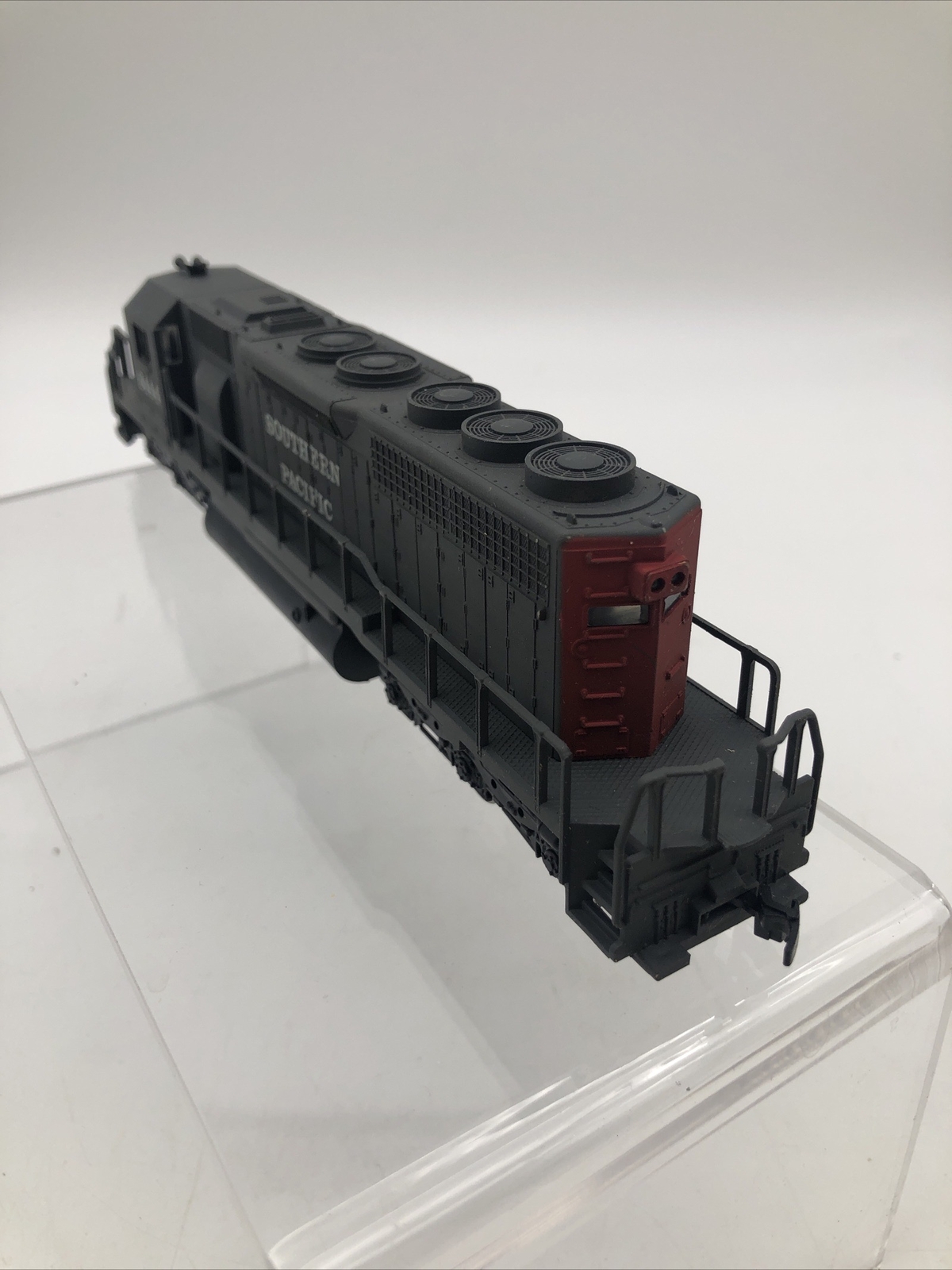 AHM #5030-06 EMD SD-40 Diesel Road Switcher HO 1:87 Scale NOS Tested See Video