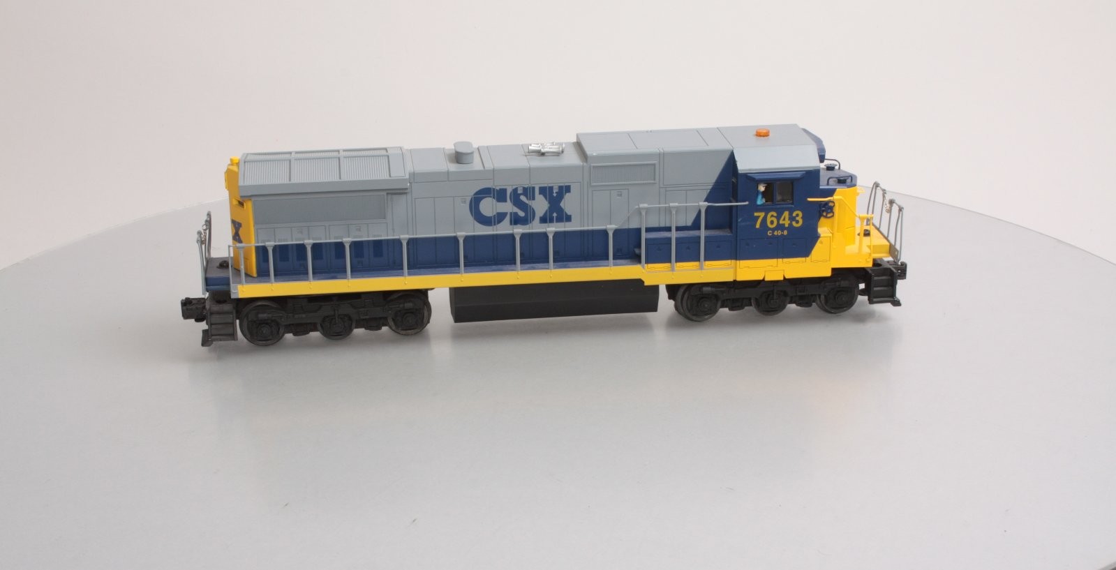 Lionel 6-18215 O Gauge CSX Dash 8 Diesel Engine #7643 EX/Box