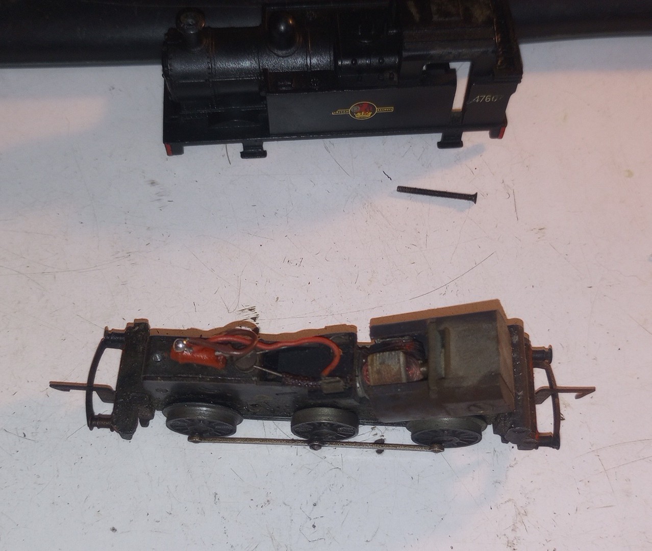 Tri-ang TT Gauge Jinty 0-6-0 Steam Locomotive 47607 W/ Caboose