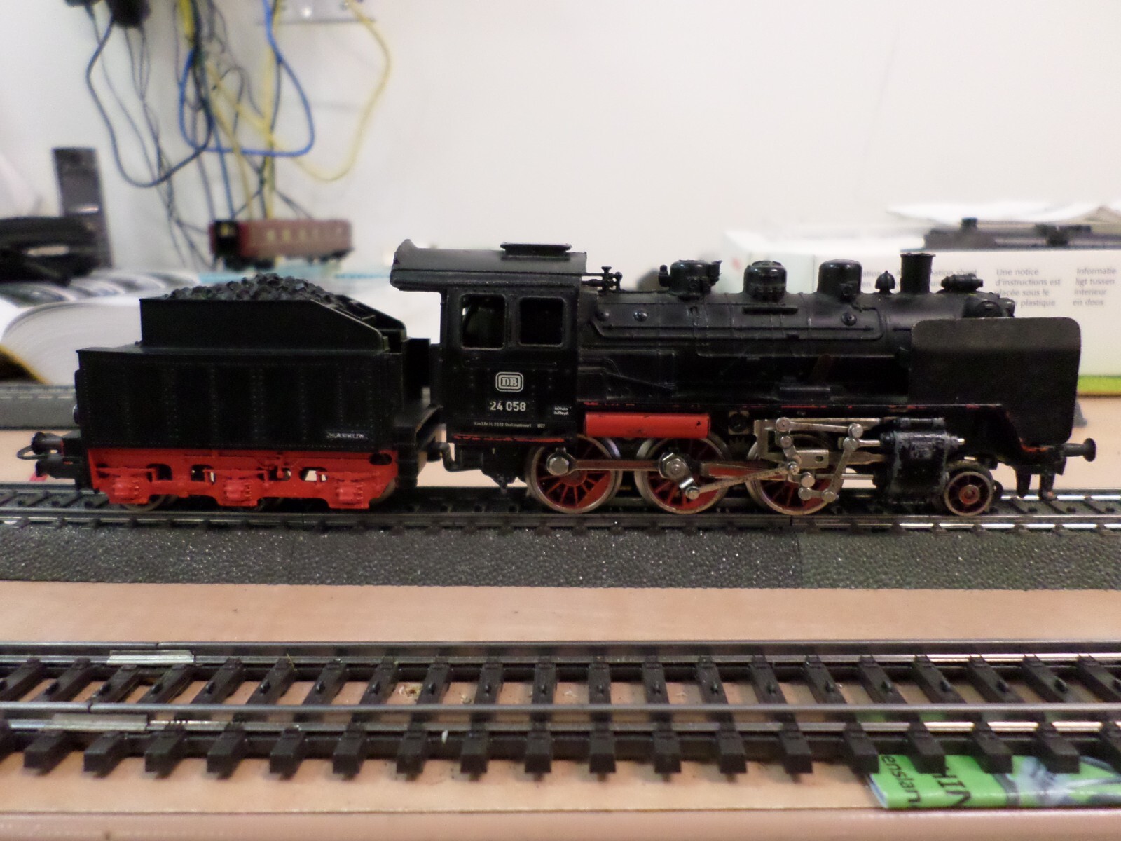 Marklin 3003 Steam Locomotive with Tender BR24 DB (Analogue) (L)