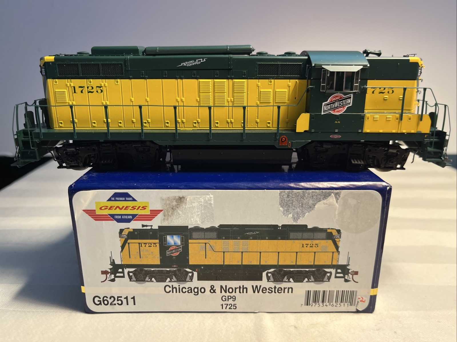 HO Scale Athearn Genesis CNW GP9 #1725 DCC READY TESTED