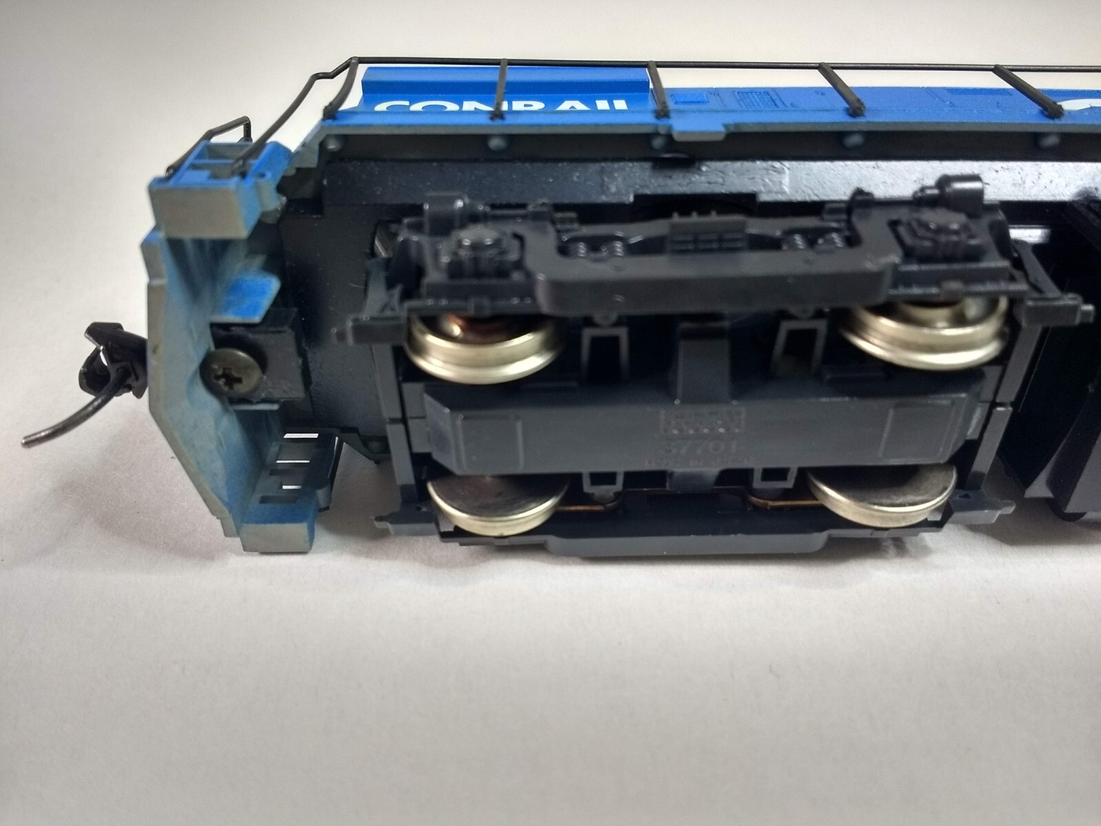 Kato / Atlas 8037 ALCO C-425 Conrail #2421 HO Scale DC – Kadee Knuckle Couplers