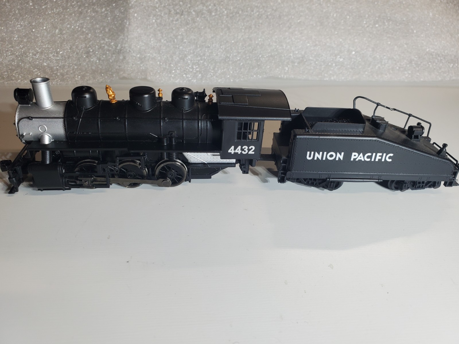 ho Bachmann UP #4432 0-6-0 Steam Loco-w/Light,Tender, & Cars-Refurb-DC-Runs Good