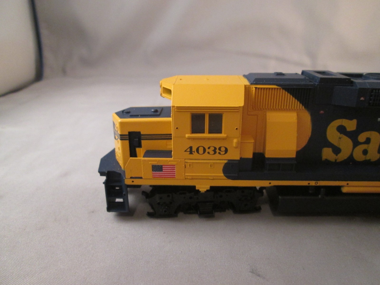 Athearn HO Scale Santa Fe #4039 GP60 Diesel Locomotive Dummy new good condition