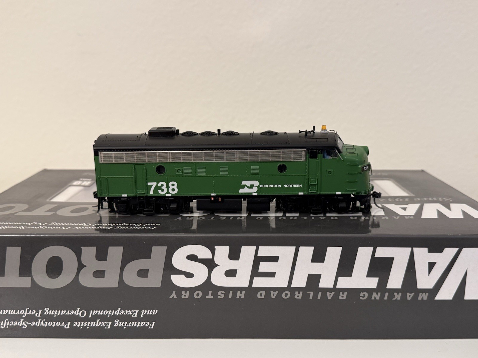 Burlington Northern #738 EMD F7A Walthers Proto DCC & Sound HO Scale