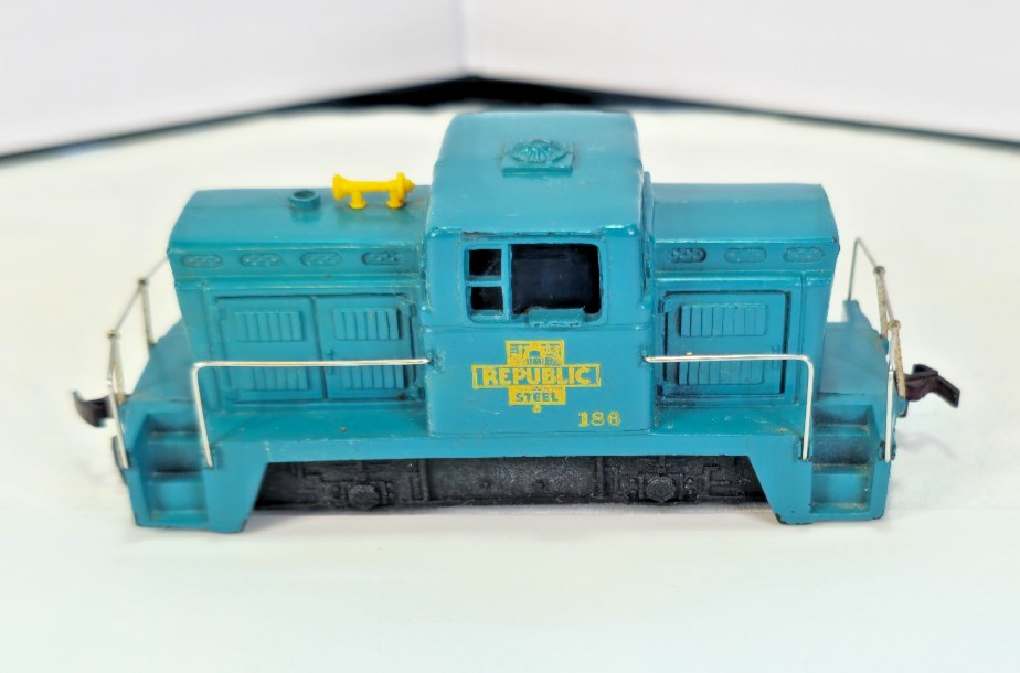 Vntg HO Scale Republic Steel No. 186 Center Cab Industrial Switcher Tested Video