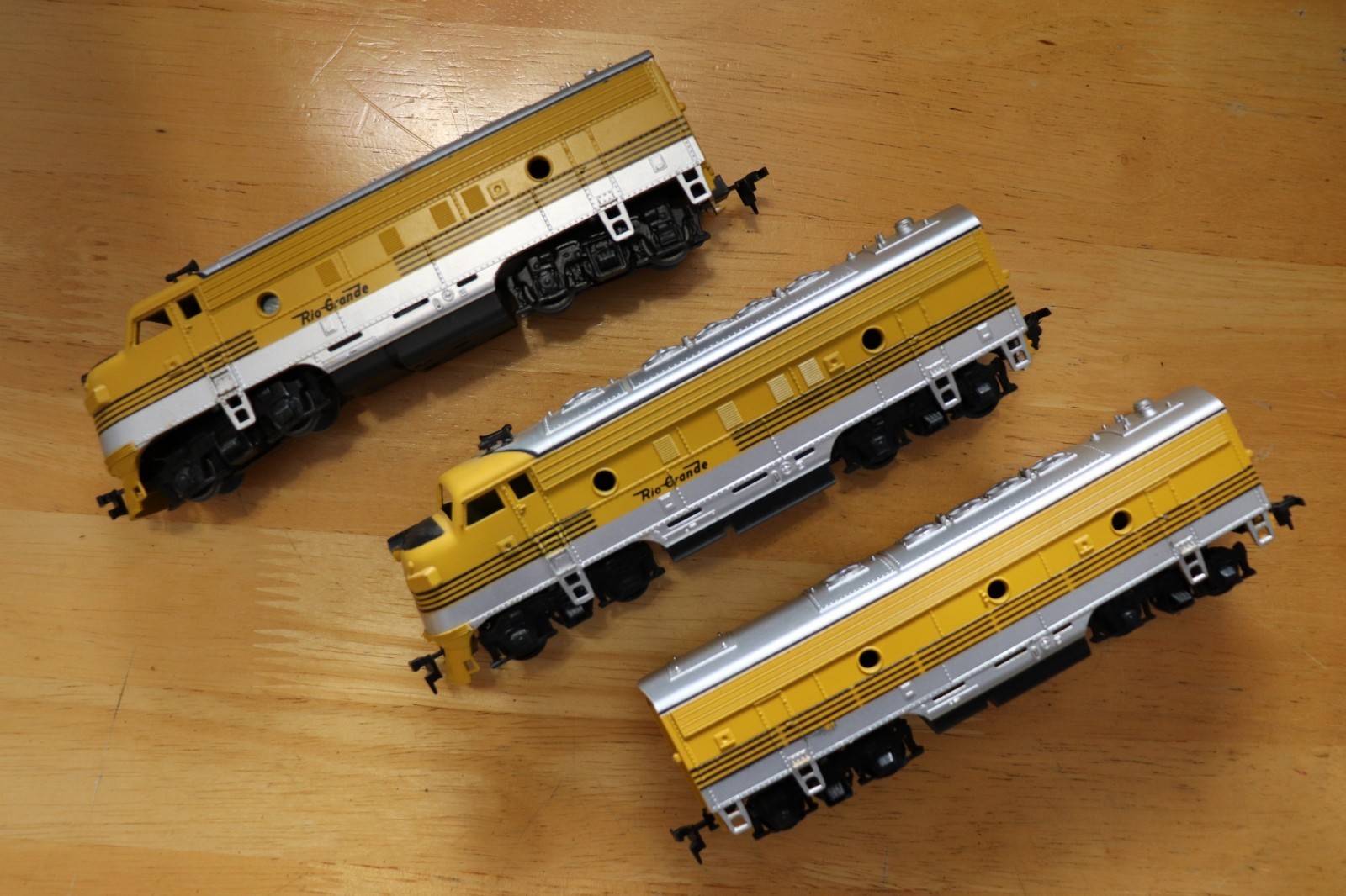 Rio Grande HO Diesel Locomotive Set of 3 Yellow Silver Black Painted Plastic
