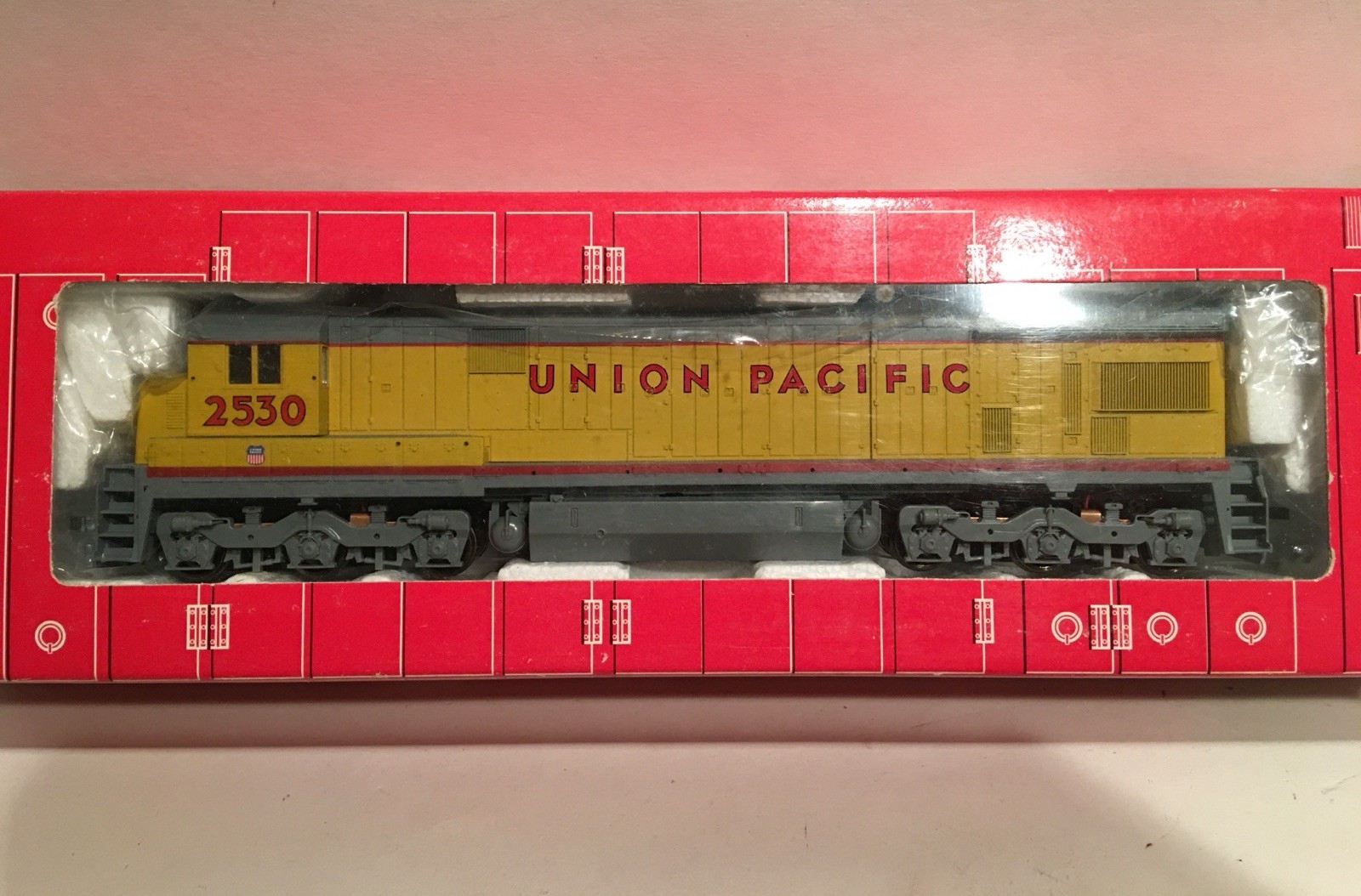HO Atlas 8619 Union Pacific C30-7 Powered Diesel Locomotive UP #2530