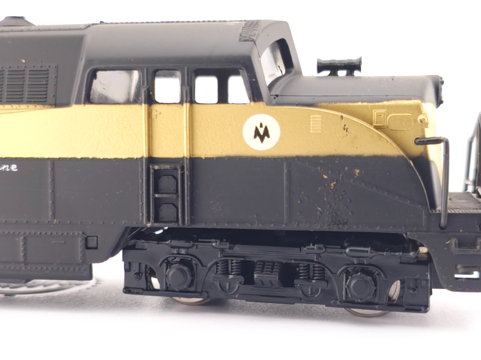 *READ* AHM HO Scale Monon Hoosier Line BL-2 Diesel Locomotive Model Train