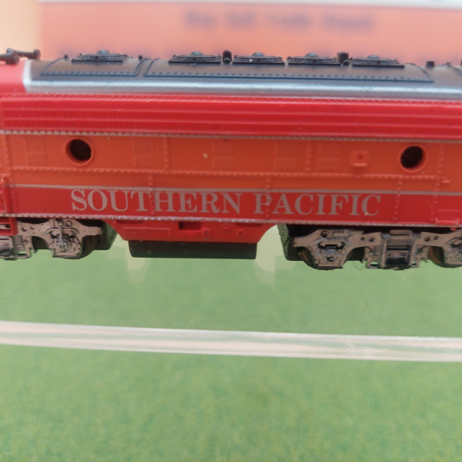 Life-Like ~ N-Scale #6405 Southern Pacific “Daylight Paint Scheme” F 7 Diesel