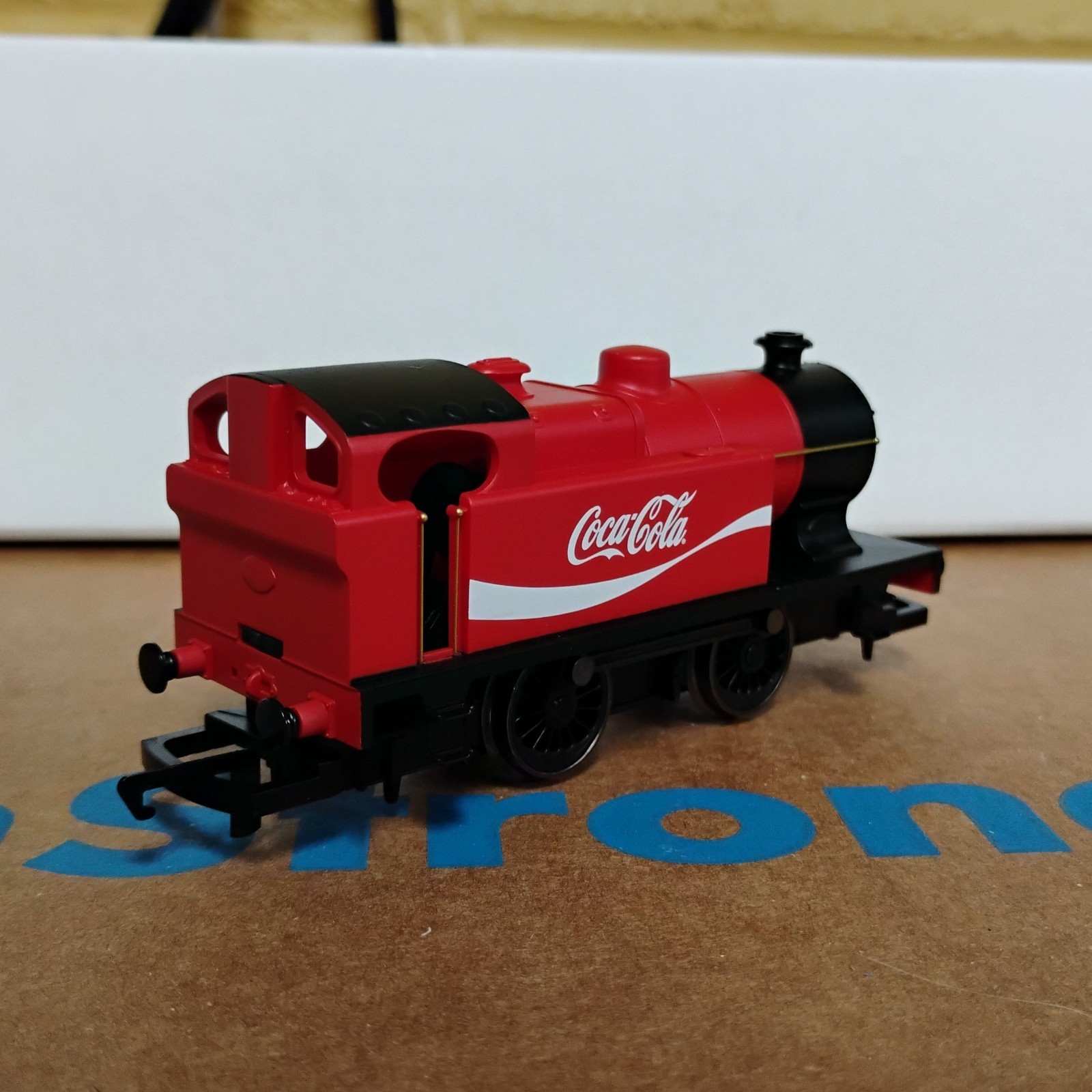 Hornby COCA-COLA 0-4-0 STEAM LOCO. OO Gauge. New!