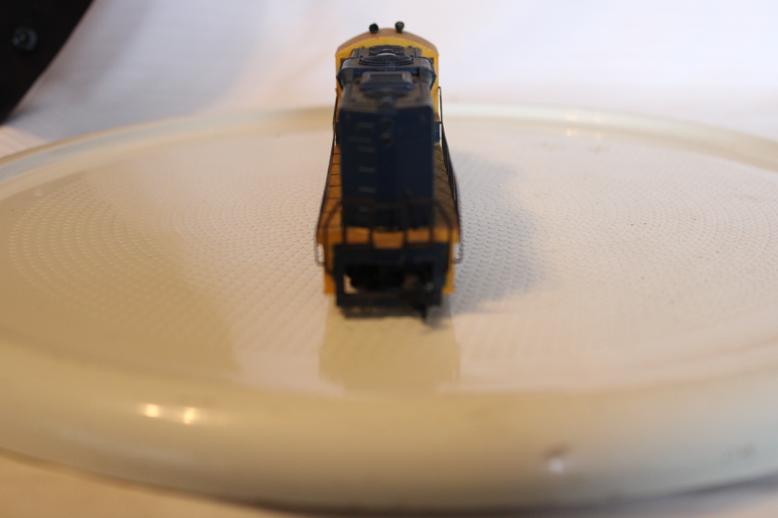 HO Scale Cox, Diesel Locomotive Santa Fe Blue War Bonnet #2232