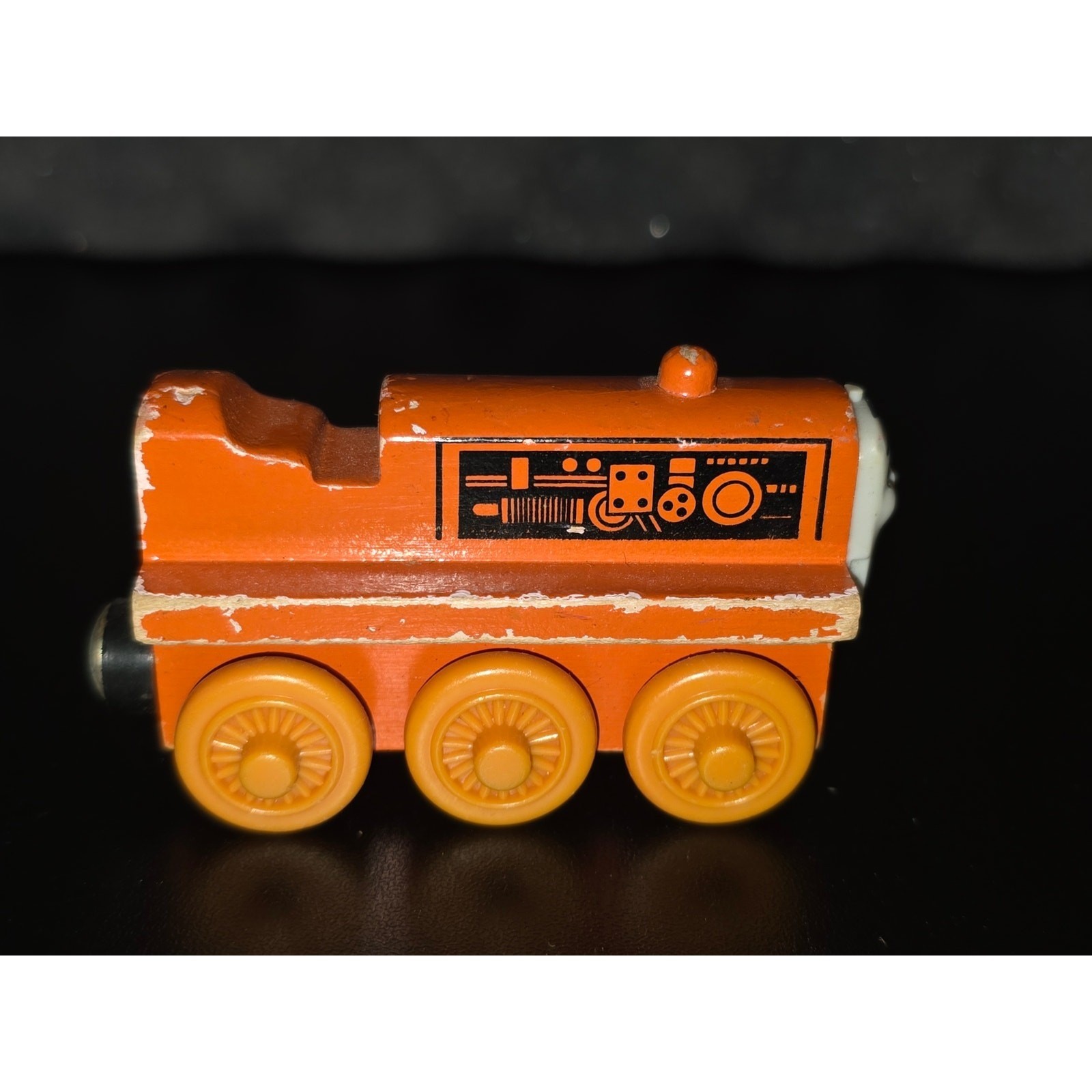 Thomas & Friends Wooden Railway Orange Engine 6-Wheel Train Magnetic Connector