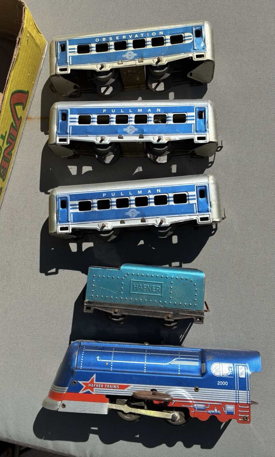 Hafner Wind Up Train Set working Vintage includes locomotive and 4 cars