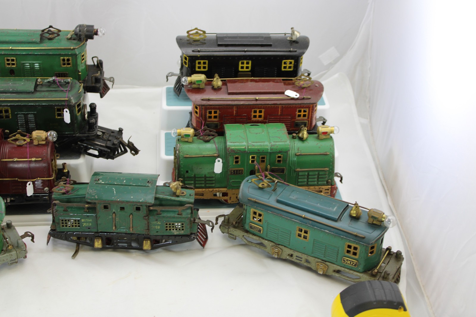 O-Gauge – Pre-War American Flyer Engines and Passenger Cars – Choice