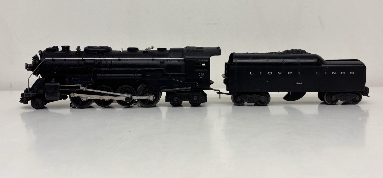 Lionel Postwar 2-8-4 Berkshire Steam Locomotive 726RR & Whistle Tender 2046W