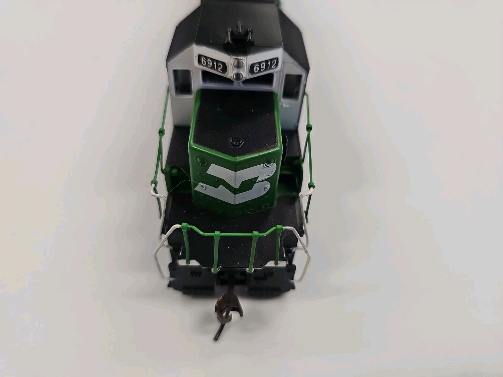Athearn HO Scale Blue Box SD40-2 Burlington Northern BN 6912 Runs Well.