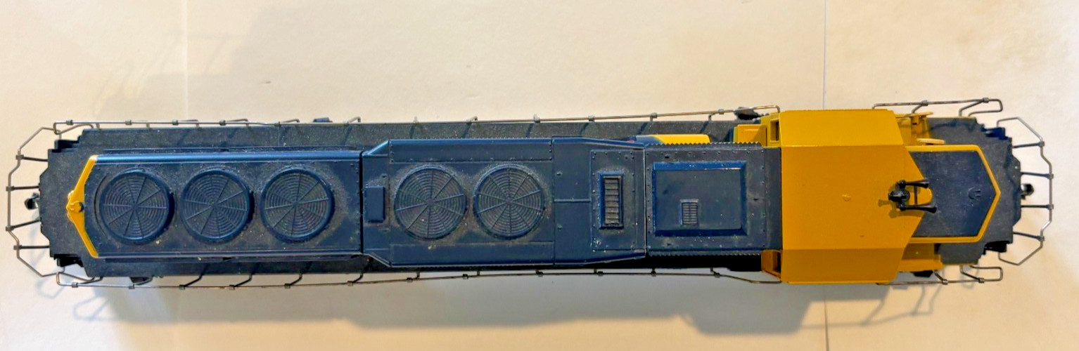 Vintage Athearn “Blue Box” HO scale SD40-2 powered locomotive, Santa Fe, Used