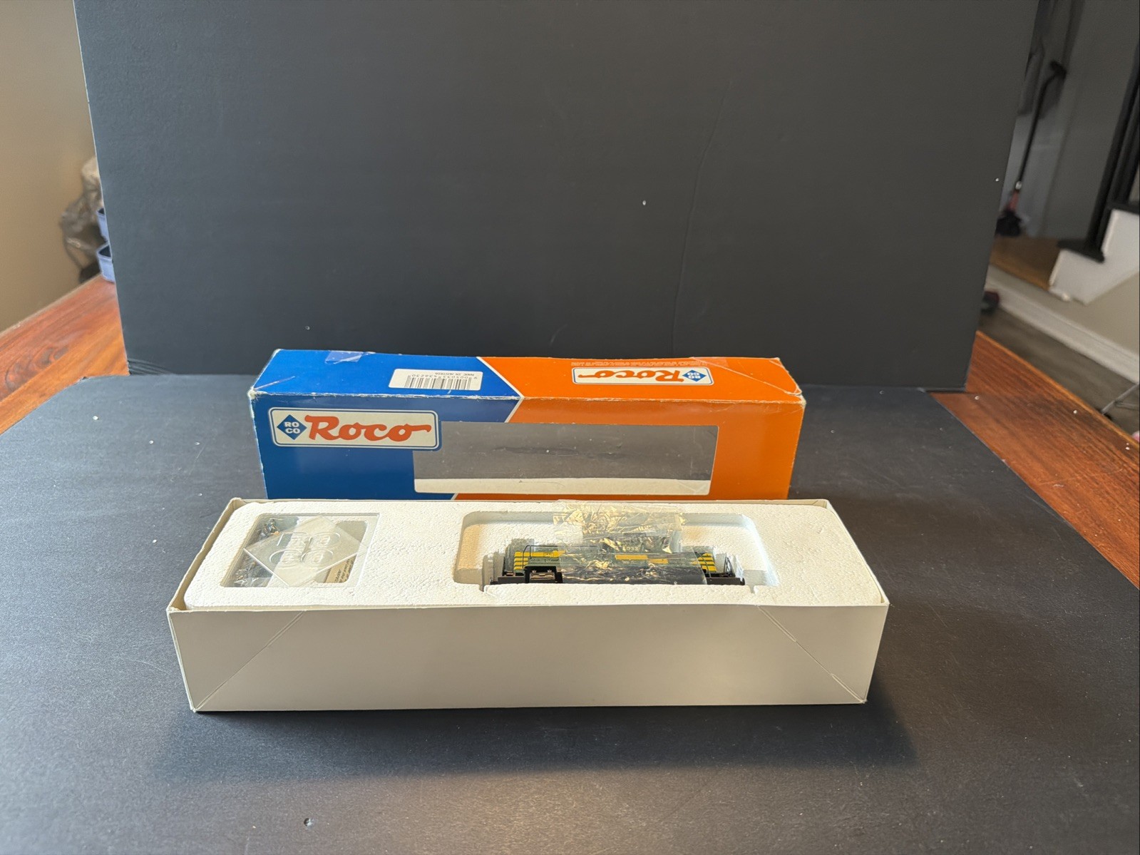 Roco HO Diesel DC 2 Rail Locomotive # 43623 SNCB R.42