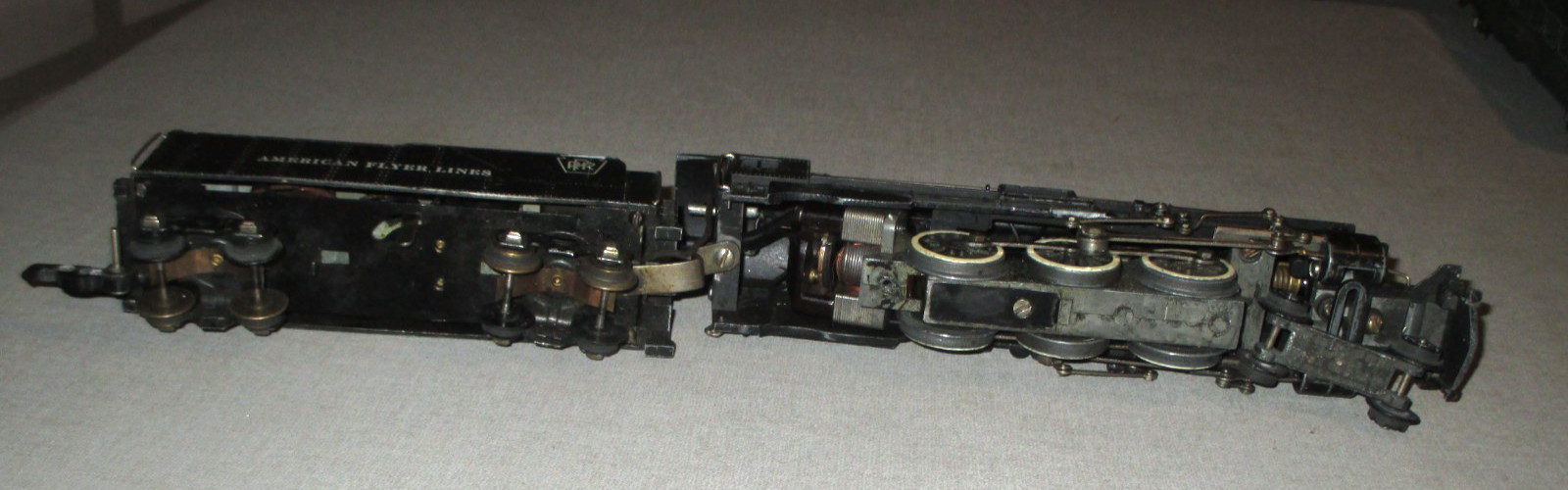 1940’S AMERICAN FLYER 312 PACIFIC-STEAM LOCO & TENDER-PRR & 3 NEW HAVEN CARS