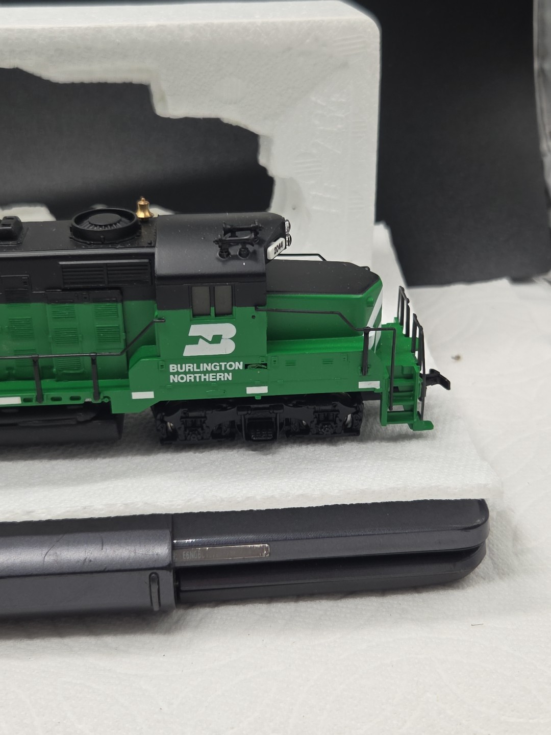 HO Mantua GP-20 Diesel Burlington Northern 2044 Green Black 414 – 063