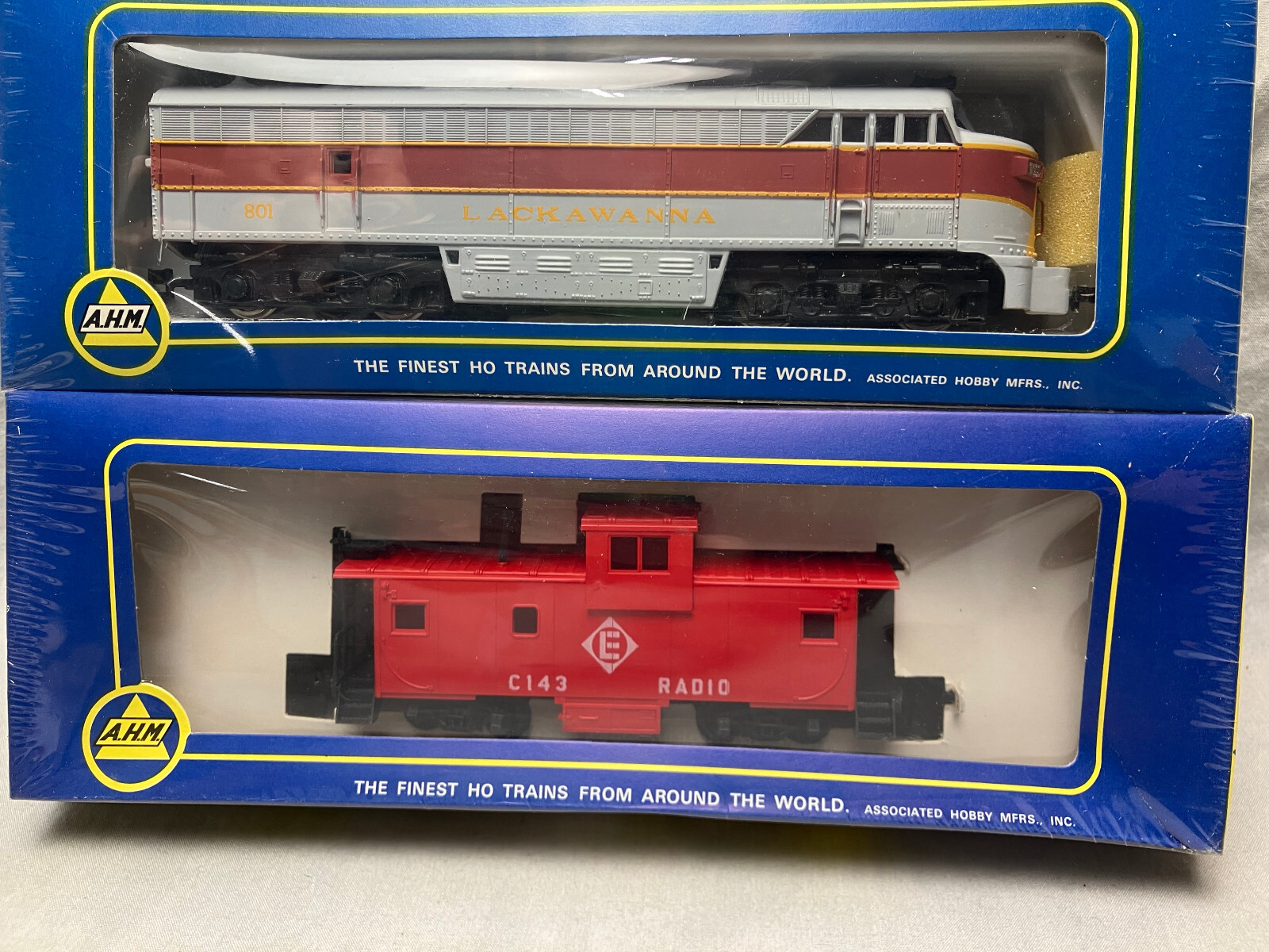 Sealed 3-pac, AHM loco, dummy and caboose. Lacawanna