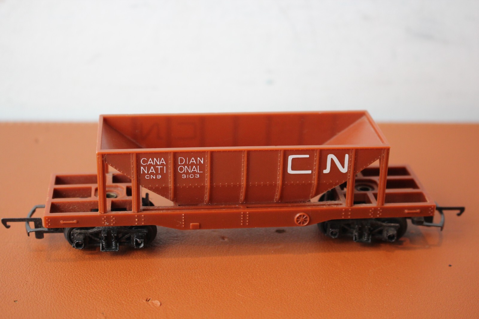 Tri-ang HO CN 4008 Diesel Locomotive w/Hopper Car, Caboose & Car Transporter