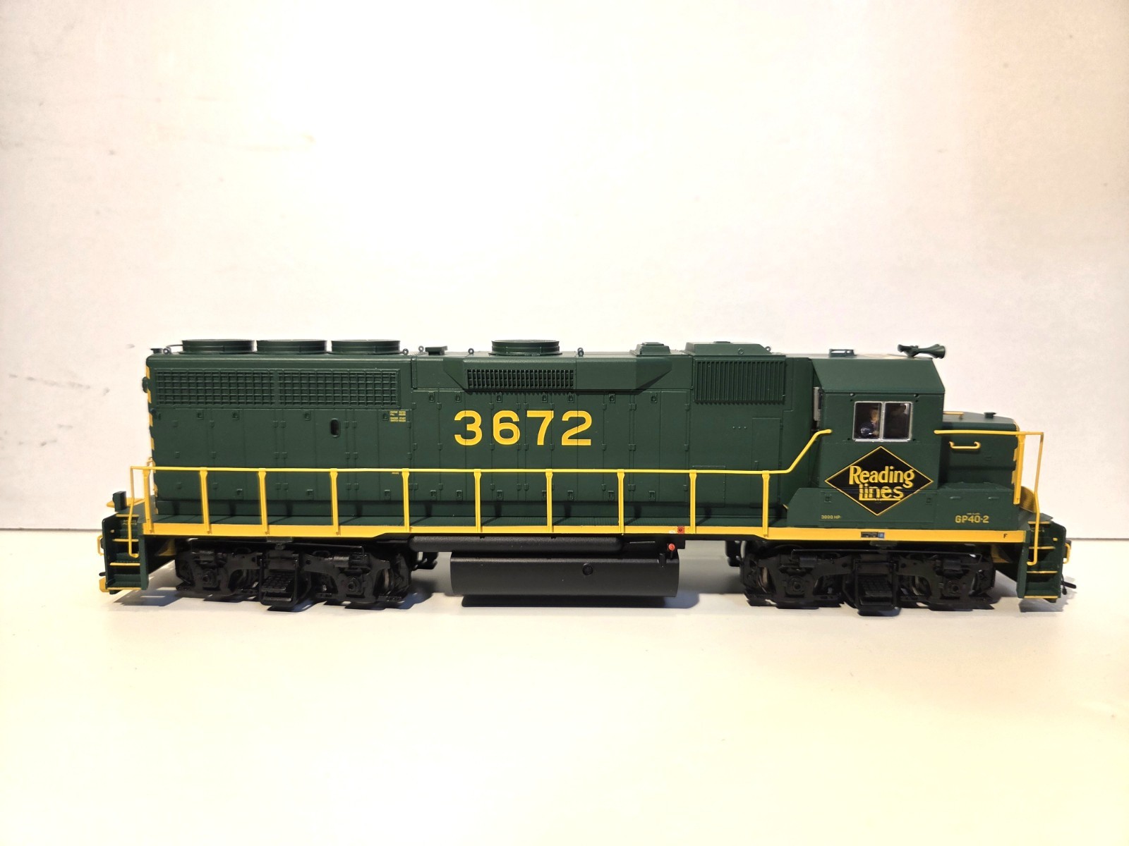 Atlas Silver HO Scale GP40-2 Reading #3672 Item 1000395