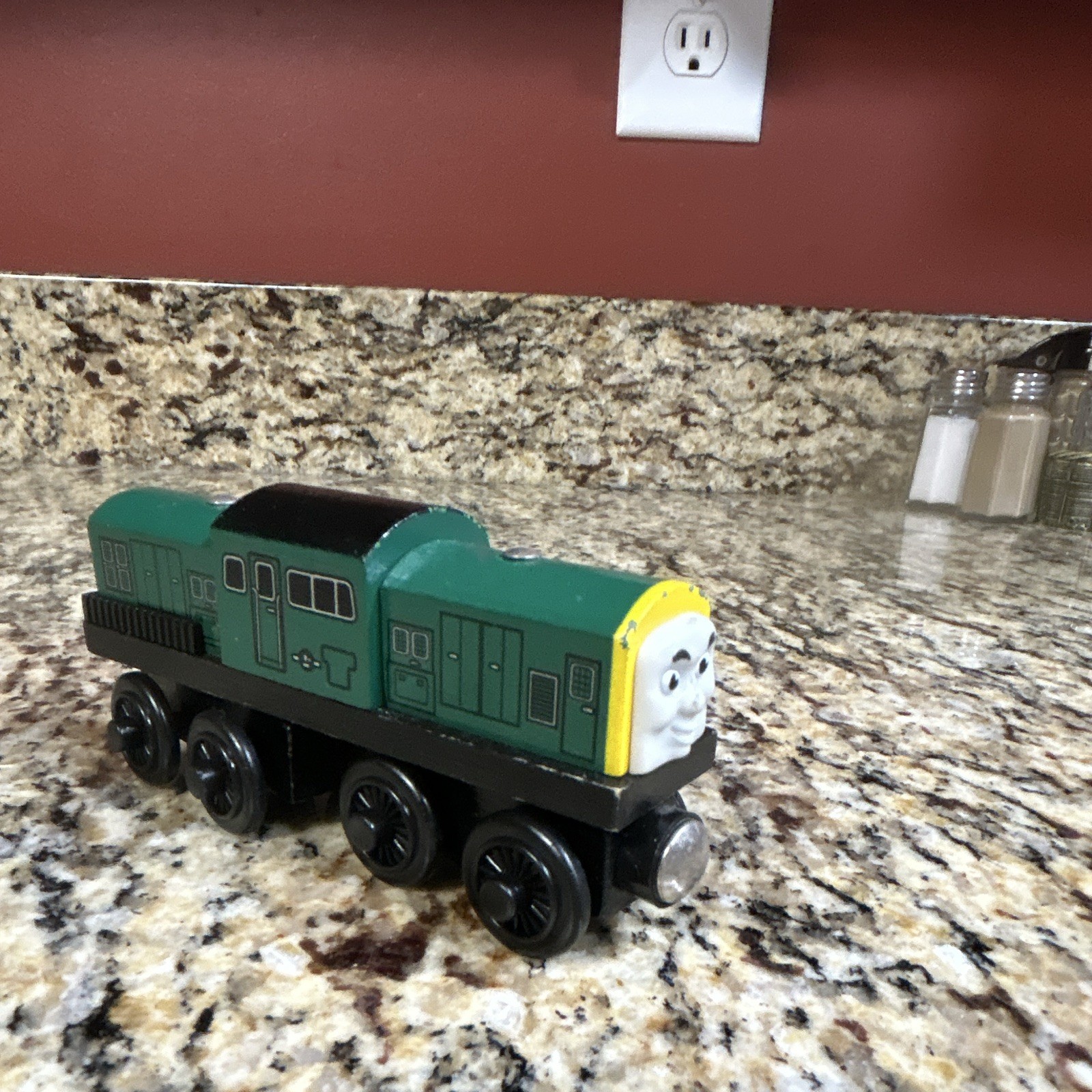 Thomas & Friends Wooden Railway Derek Diesel Locomotive Wood Green/Yellow/Black